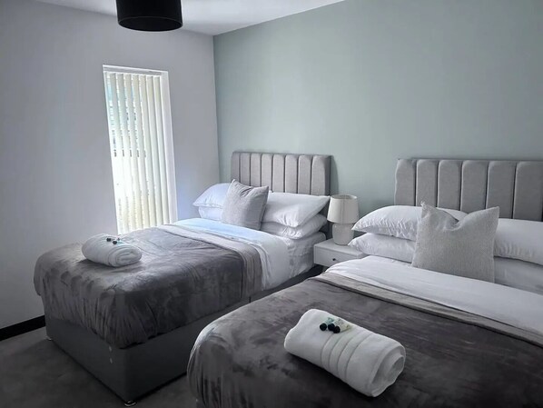 2 bedrooms, WiFi, bed sheets - The Sunrise Den-Lovely 2 bedroom apartment/Parking (Harlow)