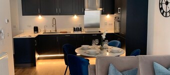 The Sunrise Den-Lovely 2 bedroom apartment/Parking