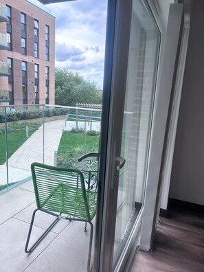 Interior - The Sunrise Den-Lovely 2 bedroom apartment/Parking (Harlow)
