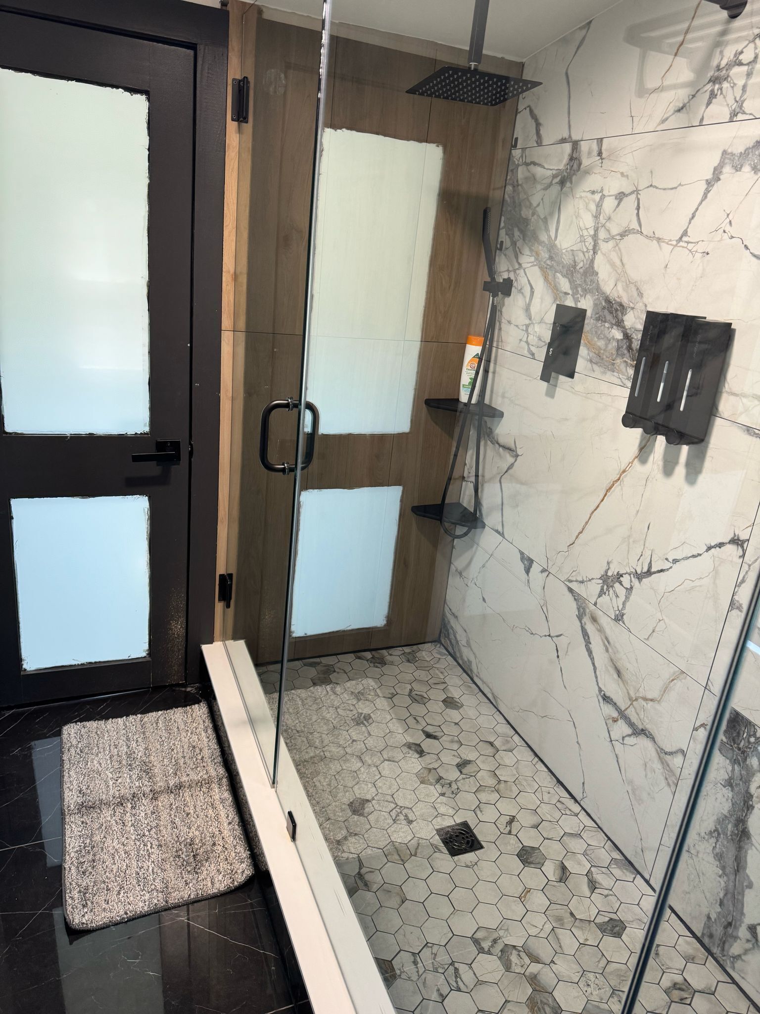 Toallas, jabón, papel de baño 