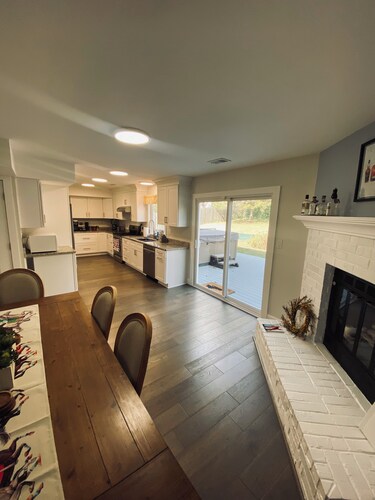 LexFunZone! Fam/Friendly Oasis! Great Park/Neighborhd! Hottub! GameRm! Sleep 8!