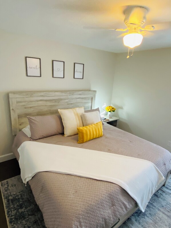 3 bedrooms, iron/ironing board, WiFi, bed sheets