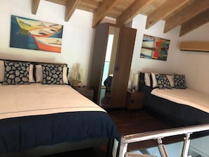 2 chambres, fer et planche à repasser, Wi-Fi, draps fournis