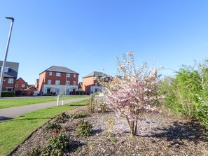 Property grounds - 37 Devana Gardens (Chester)