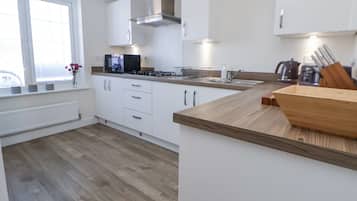 Dishwasher, cookware/dishes/utensils