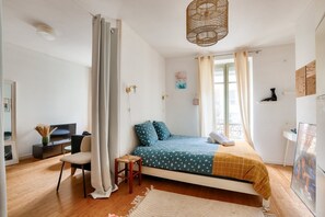1 dormitorio, tabla de planchar con plancha, wifi y ropa de cama