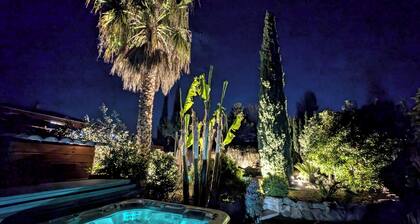 Appartement meublé 2 chambres "Le Nid des maures", piscine et jacuzzi partagés