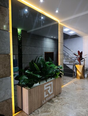 Hypo-allergenic bedding, down duvets, in-room safe, laptop workspace - La Résidence La Rambla (Fnideq)