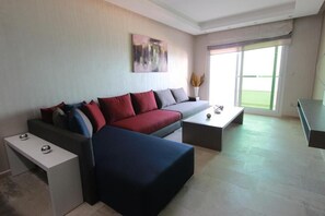Family Apartment, Beach View | Living area