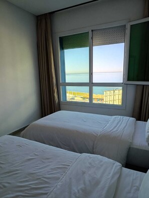 Hypo-allergenic bedding, down duvets, in-room safe, laptop workspace - La Résidence La Rambla (Fnideq)