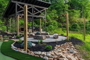 Property grounds - 2025 (NEW) MTN RESORT: A+ LOCATION, VIEWS, PRIVACY, POOL. PRIVATE DEER SANCTUARY (Sevierville)