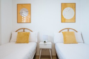 5 bedrooms, desk, iron/ironing board, WiFi