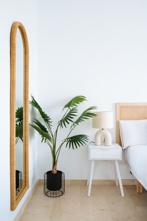 5 Schlafzimmer, Schreibtisch, Bügeleisen/Bügelbrett, WLAN