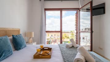 5 slaapkamers, een bureau, een strijkplank/strijkijzer, wifi