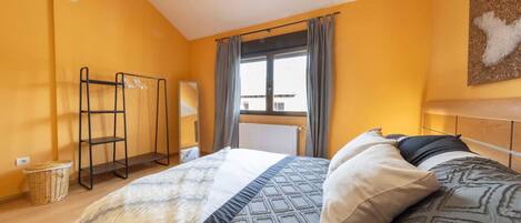 2 makuuhuonetta, työpöytä, silitysrauta/-lauta, Wi-Fi