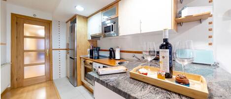 Fridge, microwave, oven, stovetop