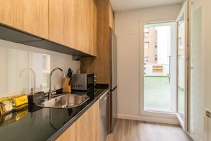 Fridge, microwave, oven, stovetop