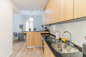 Fridge, microwave, oven, stovetop