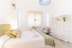 4 bedrooms, iron/ironing board, WiFi, bed sheets