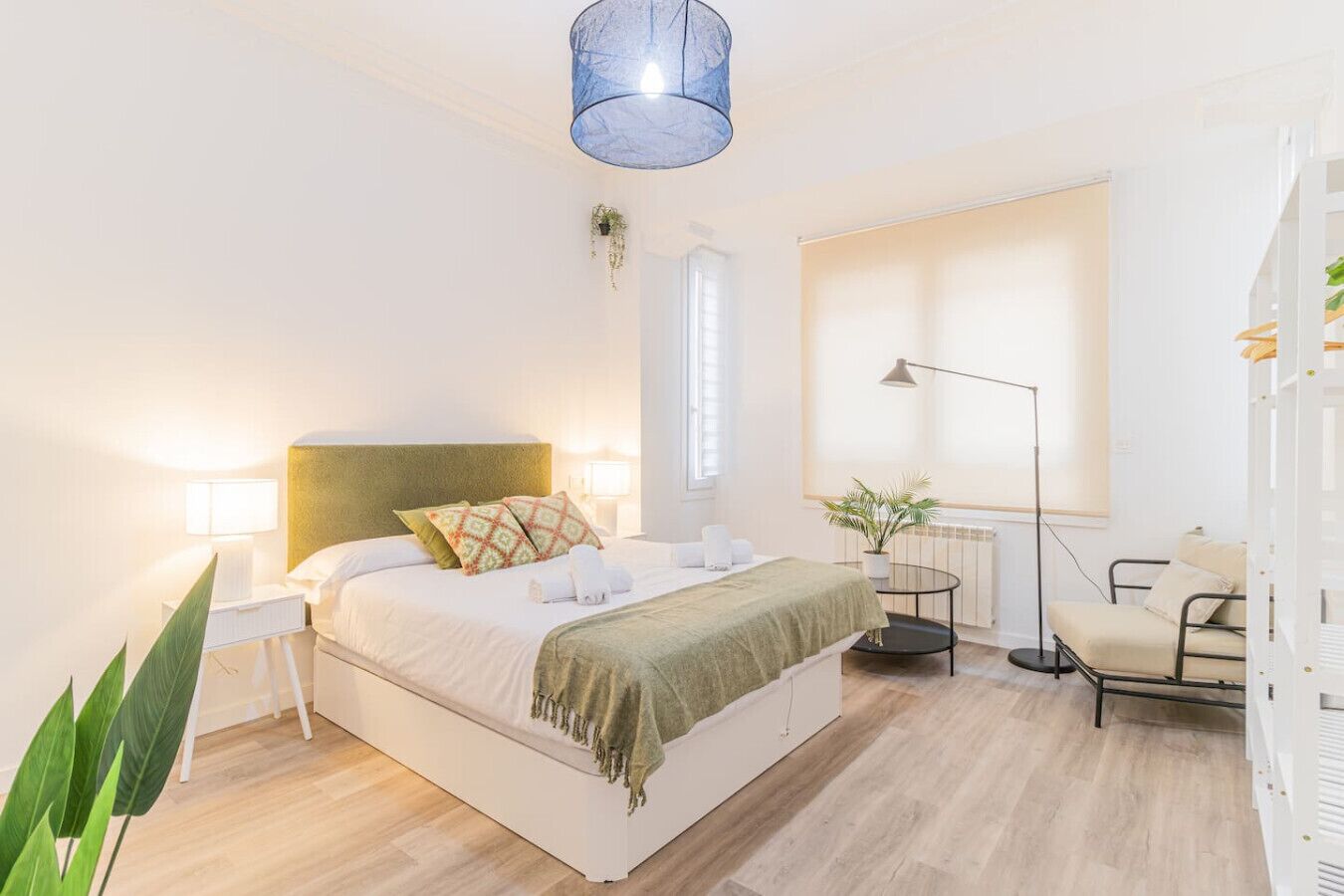 4 habitaciones, tabla de planchar con plancha, wifi y ropa de cama 