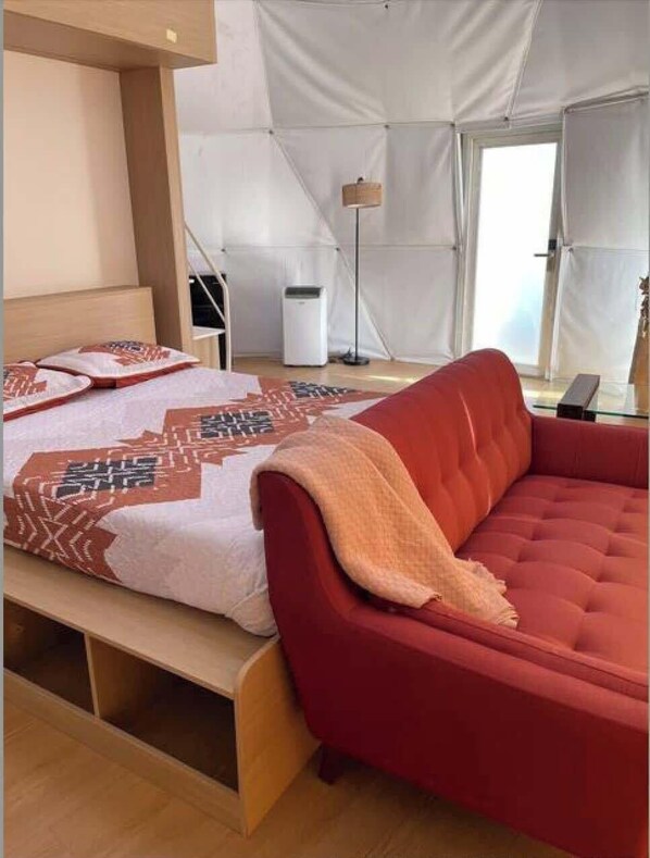 1 bedroom, bed sheets