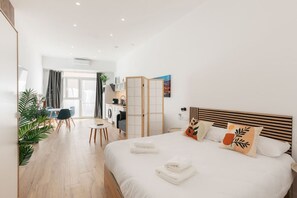 Iron/ironing board, WiFi, bed sheets