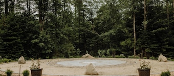 Tranquil garden retreat located on 15private acres