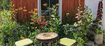 Tranquil garden retreat located on 15private acres