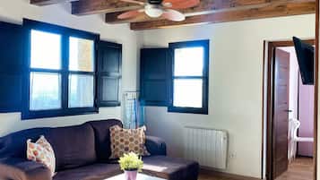 Apartment, 3 Bedrooms, Terrace (Con acceso ilimitado al SPA) | Living area