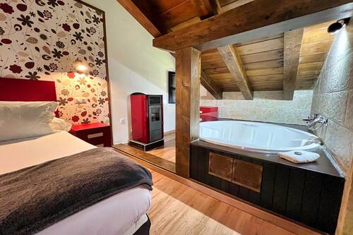 Apartamento Superior (Jacuzzi y acceso ilimitado al SPA) | Escritorio, espacio para trabajar con un portátil, wifi gratis