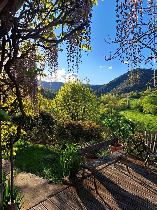 Terrace/patio - Large, comfortable family home with natural spring, swimming pool and river (Eygluy-Escoulin)