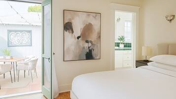 1 bedroom, in-room safe, iron/ironing board, free WiFi