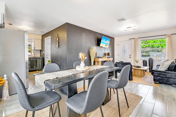 Dining - Modern Beach Oasis 4Bed 3Bath Fully Furnished 10 minutes to the beach (Largo)