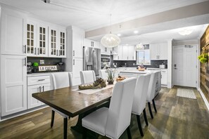 Dining - NEW LISTING!!! Sandy Key  823 -8th floor -Beachfront view -NO HASSLE CHECK OUT (Perdido Key)