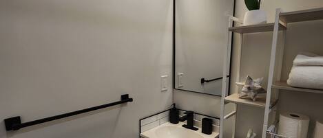 Hårføner, håndklær, såpe og sjampo