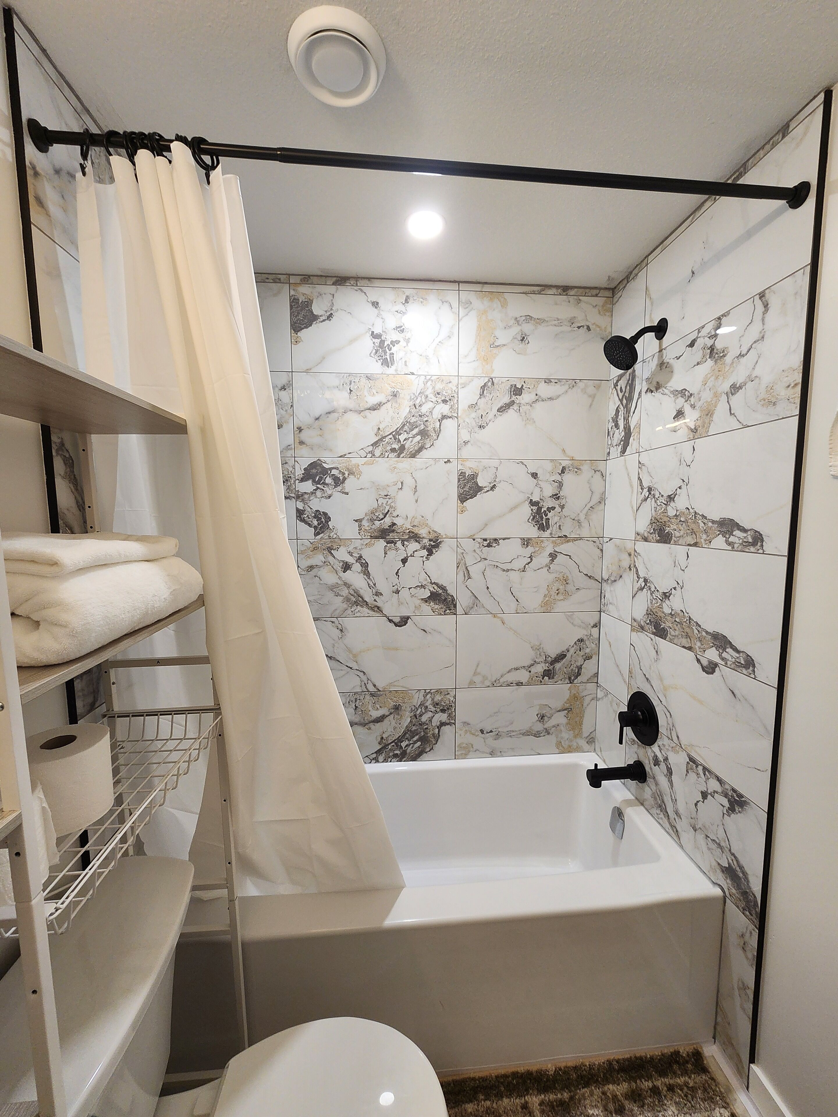 Hårføner, håndklær, såpe og sjampo