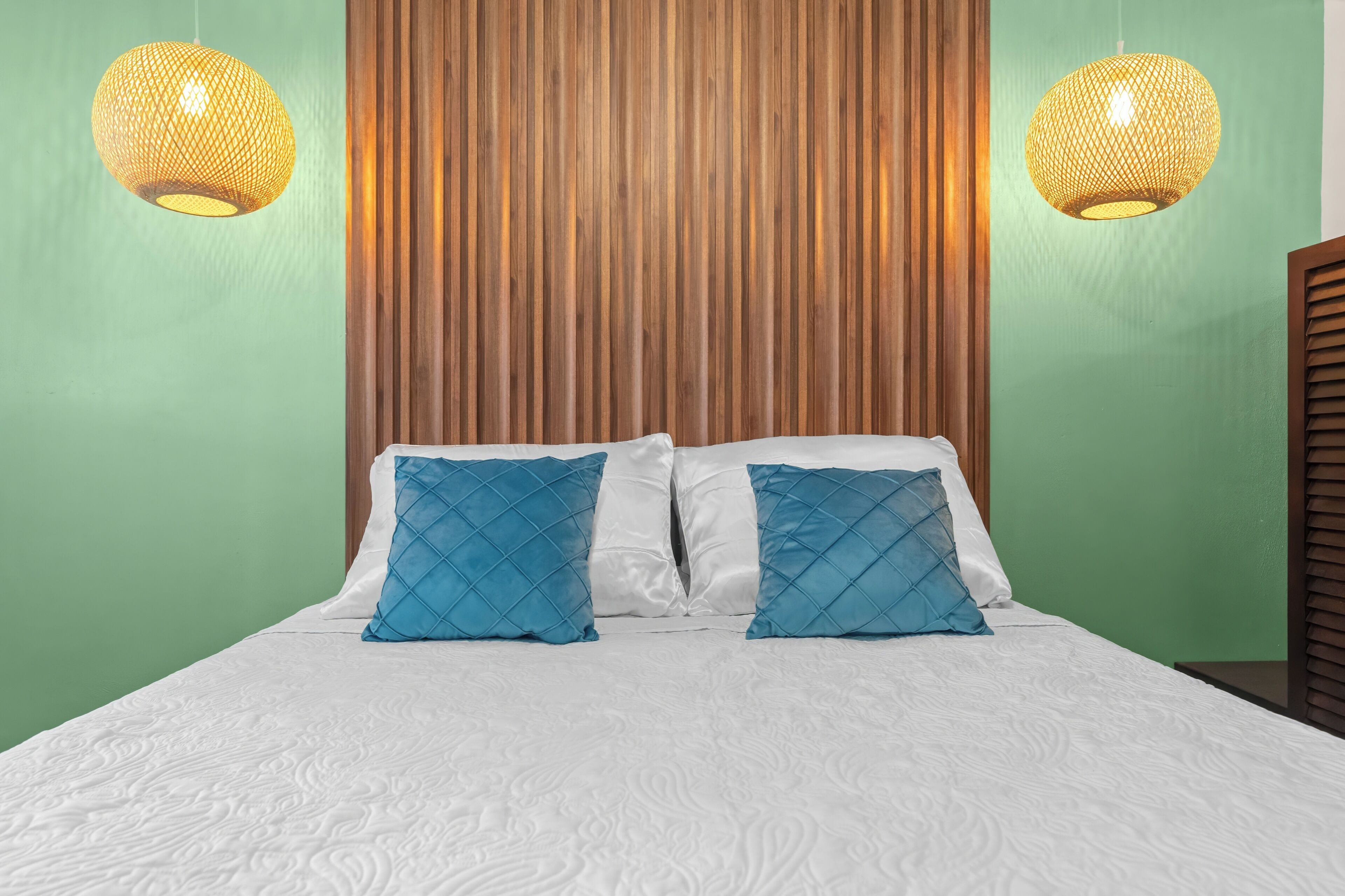 Egyptian cotton sheets, premium bedding, pillow-top beds, minibar