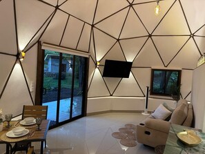 Luxury Cottage, Garden View, Mountainside | Living area