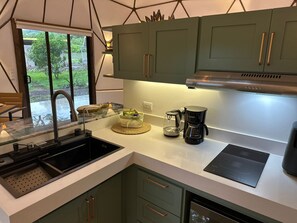 Luxury Cottage, Garden View, Mountainside | Private kitchen