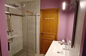 Chambre Confort, vue piscine | Salle de bain