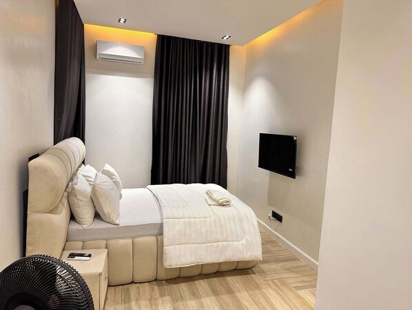 Chambre Deluxe, balcon, vue sur la ville | Bureau, espace de travail pour ordinateurs portables