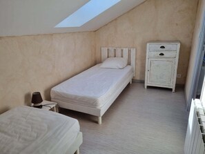 3 bedrooms, iron/ironing board, WiFi - Stone house (Charroux)
