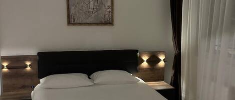 2 chambres, fer et planche à repasser, Wi-Fi, draps fournis