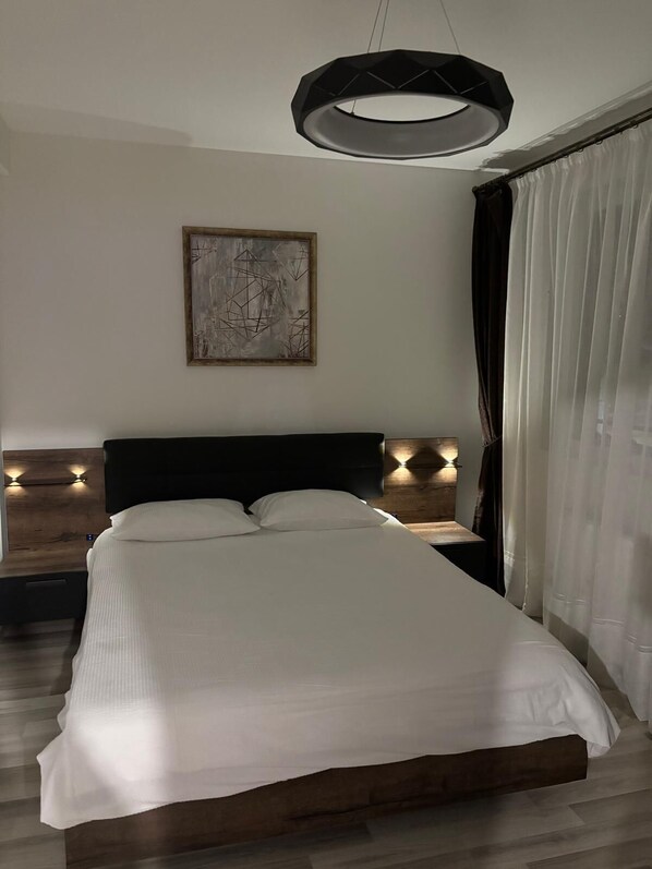 2 bedrooms, iron/ironing board, WiFi, bed sheets