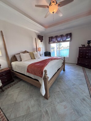 3 habitaciones, escritorio, tabla de planchar con plancha y wifi