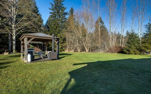 Cabane, plusieurs chambres, fumeurs, patio | Enceinte de l’hébergement