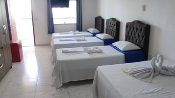 Chambre Quadruple, vue mer | Wi-Fi gratuit, draps fournis