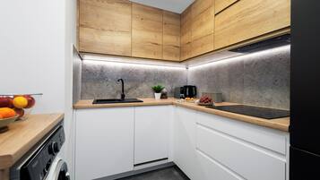 Comfort-Apartment, Stadtblick | Eigene Küche | Großer Kühlschrank, Ofen, Herdplatte, Geschirrspüler