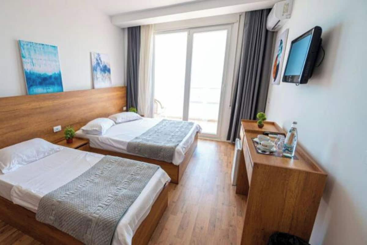 Triple Room, Sea View | WiFi (free), bed sheets