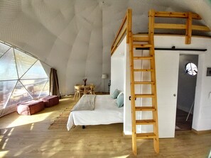 2 bedrooms, travel crib, free WiFi, bed sheets